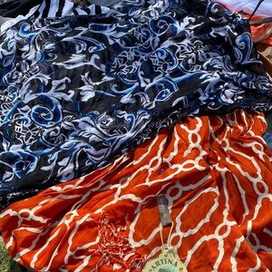 Are 2 diferentes scarfs